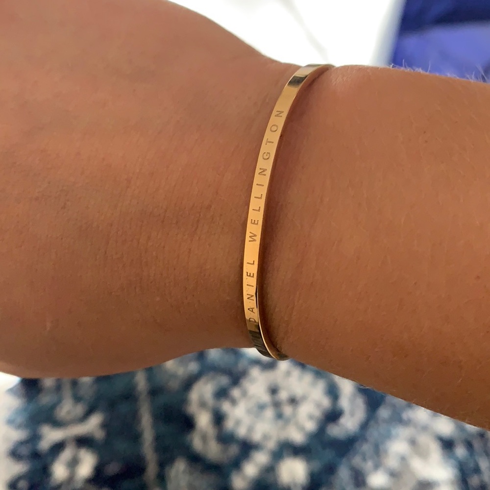 Daniel Wellington rose gold cuff